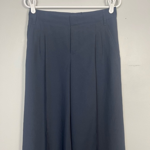 New Vince navy pleated trousers size 2 - Picture 2 of 8